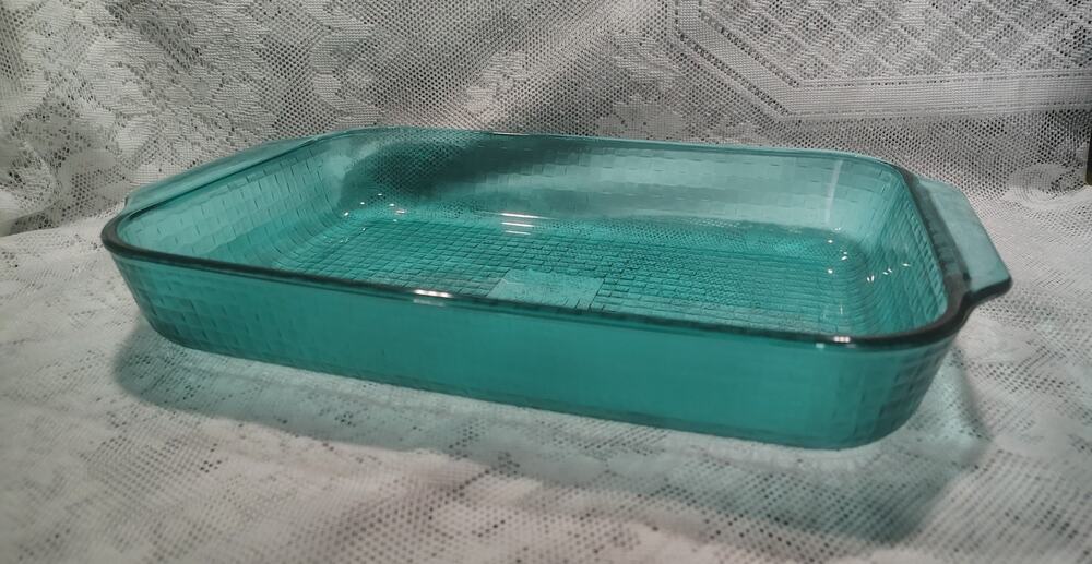 Rare Pyrex 9 x 13 x2 Large Baking Pan Peacock Teal Green Basketweave